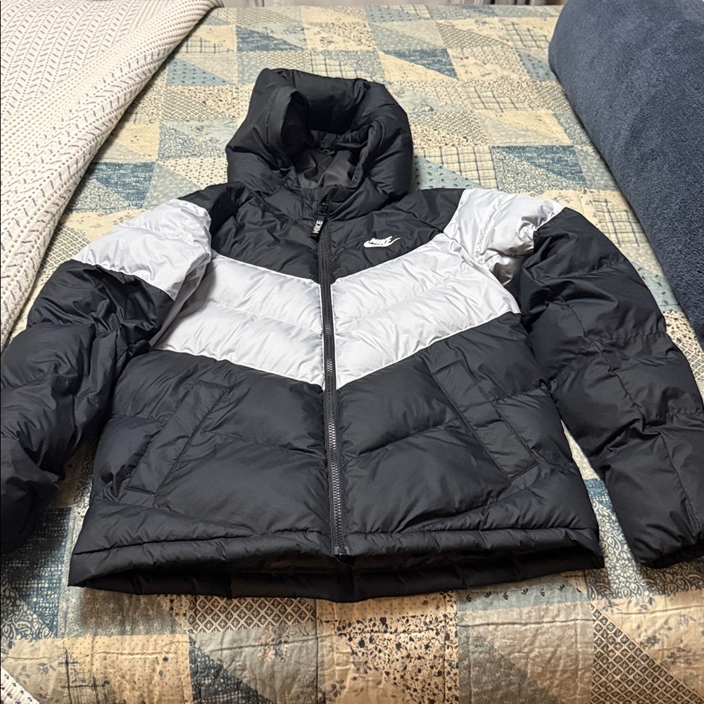 Nike big boys Black Puffer Jacket. NWOT